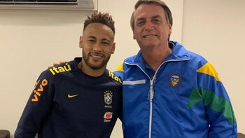Jair Bolsonaro visitó a Neymar en el hospital