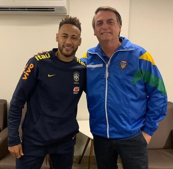 Bolsonaro en su reciente visita a Neymar