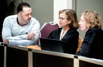 Ulrike Baulmann, abogada del enfermero, defendió que no podía culparse a Hoegel de los asesinatos que “pudo haber cometido” (Foto: AFP)