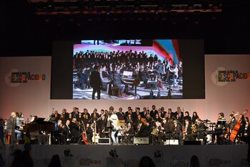 El sonido de la banda sinfónica nacional de ciegos y el coro polifónico de ciegos, deslumbraron con su arte en el salón plenario del predio de Tecnópolis en la inauguración de la Cumbre global de discapacidad
