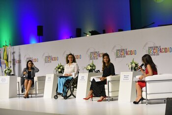 En el escenario, Michelle Bolsonaro, la vicepresidente Gabriela Michetti, la primera dama Juliana Awada y Ana Lucía Arellano presidente de IDA