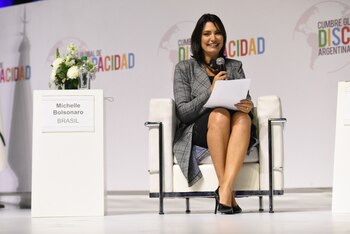 Michell Bolsonaro estuvo presente y se mostró emocionada por contribuir a una causa tan noble