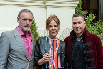 El actor argentino Daniel Freire y la actriz española Blanca Oteyza acompañaron al reconocido diseñador argentino.