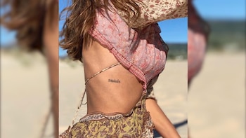 La conductora mostró su tatuaje escrito en portugués (Foto: Instagram- Sara Carbonero)