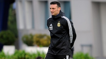 Lionel Scaloni planea un cambio
