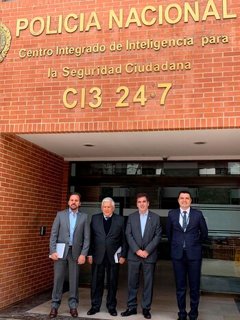 De izquierda a derecha, Vicente