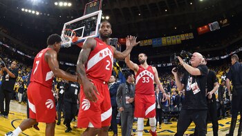 Leonardo celebra junto a sus