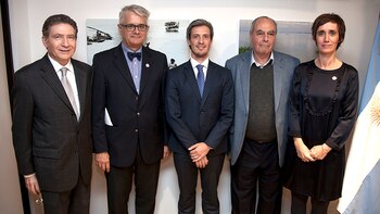 De izq a der: Pierre Henri Guignard, el Embajador de Francia, Philippe Orliange, director regional para Brasil y Cono Sur; Martín Soto, subsecretario de Relaciones Financieras Internacionales del Ministerio de Hacienda, Ricardo Sosa, ministro de Obras Públicas y Financiamiento de la Provincia de Córdoba, y Juliette Grundman, directora de AFD para Argentina (Foto: Adrián Salgueiro)