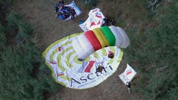 El saltador aterrizó con la