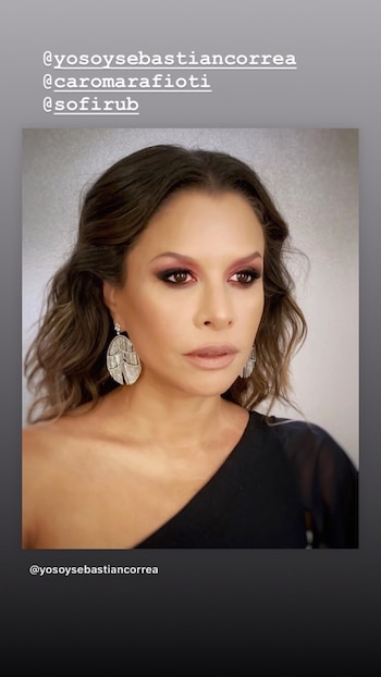 Julieta Ortega con aros de