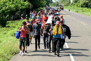 Migrantes de una caravana hacia
