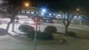 Tras embestir al joven, el