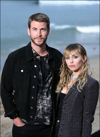 Liam Hemsworth y Miley Cyrus invitados