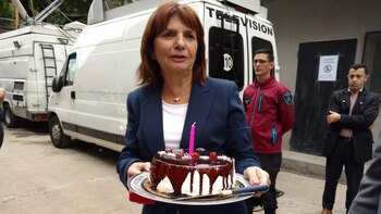 En la previa de la presentación del Centro de Monitoreo de Chacarita, Bullrich festejó su cumpleaños