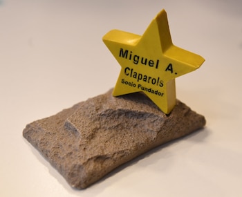 La réplica de la estrella que se exhibe en el Museo de Boca en honor al último socio N° 1 (Maximiliano Luna)