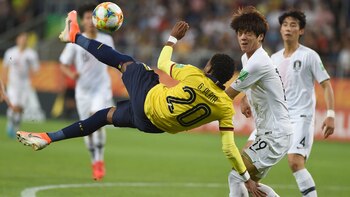 Gonzalo Plata intenta una pirueta