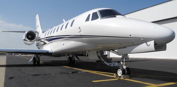 El avión Cessna es pequeño,