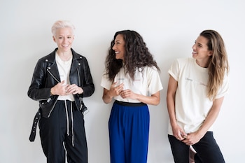 Megan Rapinoe, Christen Press y Tobin Heath, respectivamente, de la selección femenil de futbol de Estados Unidos (Karsten Moran/The New York Times)