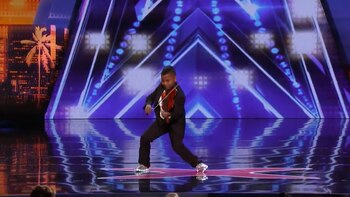 Tyler interpretó “Stronger” de Kelly