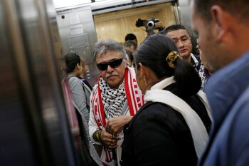 Santrich debe presentarse a una