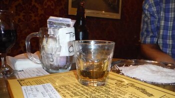 El vaso de whiskey con