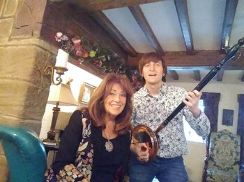 Javier con Helen, la amiga