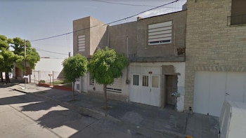 En el centro, la casa