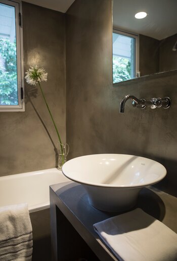 Piso, paredes y mesada apelaron