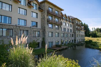 El hotel se funde armoniosamente con el entorno