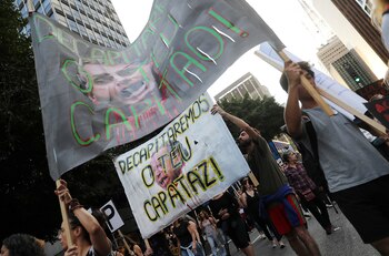 Manifestantes marcharon contra Bolsonaro en