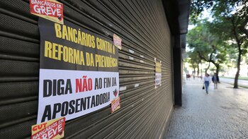 Persianas cerradas durante la huelga