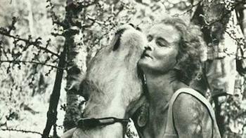 Elsa junto a su madre,