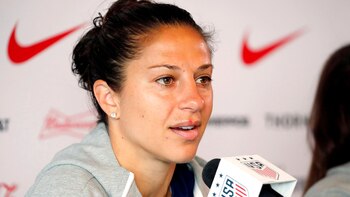 Lloyd analiza las ofertas (Foto: