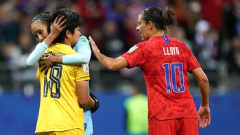 La delantera Carli Lloyd (derecha)