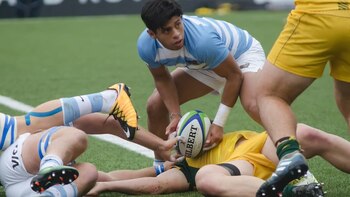 Argentina no pudo hacer valer el hombre de más y Australia se hizo fuerte en defensa