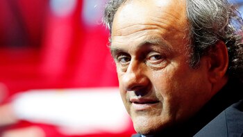 Michel Platini fue detenido dentro