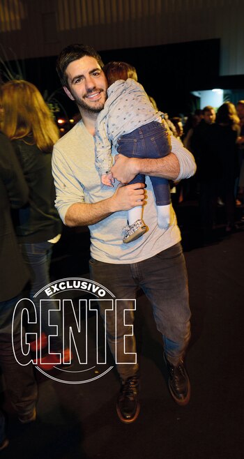 Marco Antonio Caponi con su pequeño hijo Valentino.