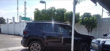 La camioneta recibió al menos