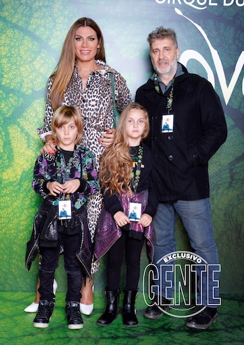 Flor de la V, que vio el espectáculo con su marido, Pablo Goycochea, y sus hijos, Paul e Isabella (7).