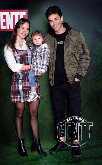 Mariano Martínez con Camila Cavallo y Alma, su hija, que este 25 de junio cumple 2 años.