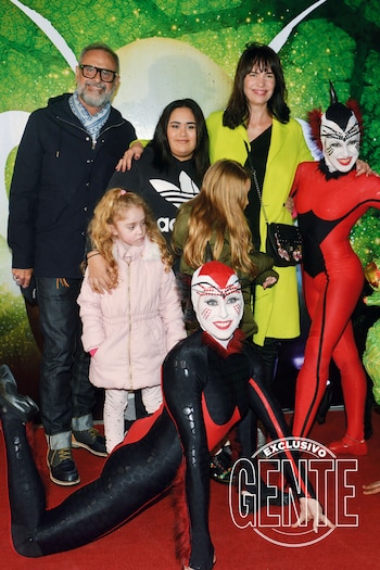 Rocío Rial (20) se mostró muy atenta a lo que necesitaban Emma (5) y Violeta (7), sus hermanas políticas. “Es el segundo año que venimos así en patota y nos divierte mucho”, dijeron Jorge y Romina.