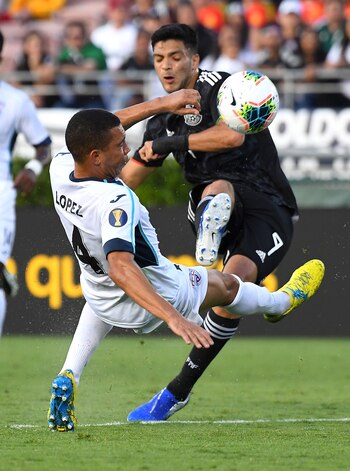 López abandonó la concentración tras