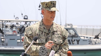 El comandan Sean Kido en