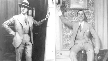 Carlos Gardel posa en la