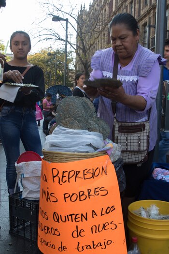 Una vendedora de comida a