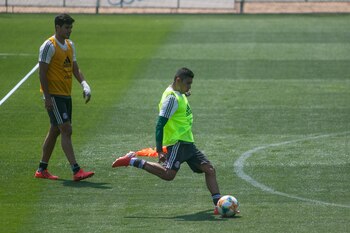 Los seleccionados Raúl Jiménez, y