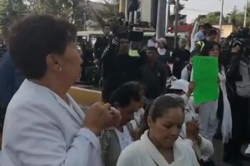 Feligreses se reúnen en insurgentes