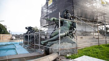 La base con fuente rodeada