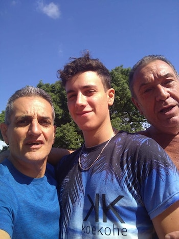 En el centro, Octavio Montero,