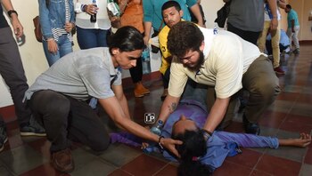 Una señora se desmaya en